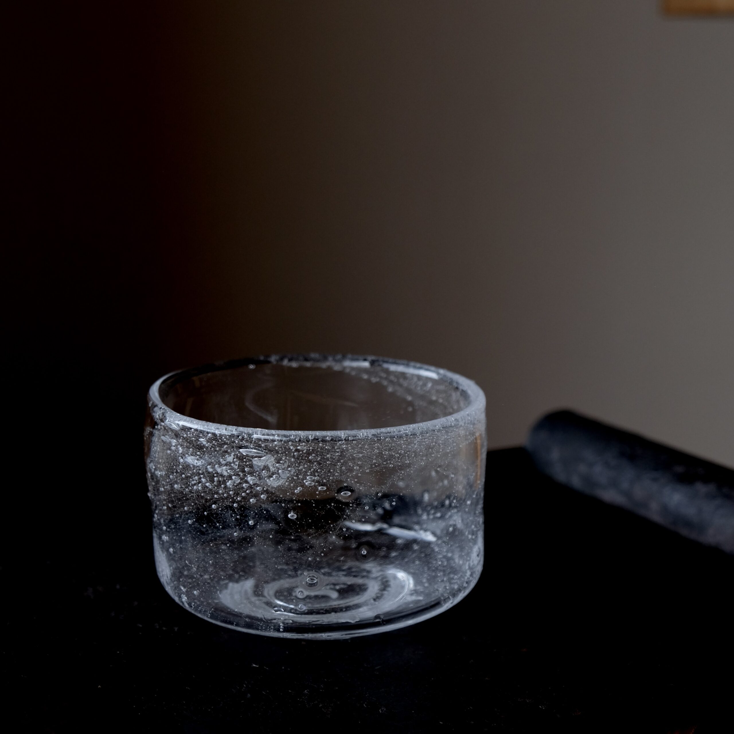 クロイツ 作 工芸ガラス 【白い肖像Ⅰ】 フロステッド サイン入り