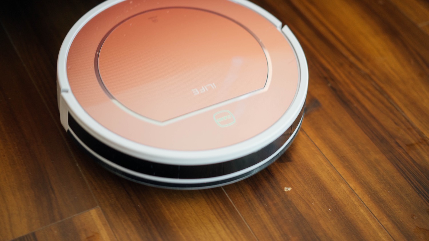 価格の安いロボット掃除機だけどマジでおすすめします。乾拭き水拭き