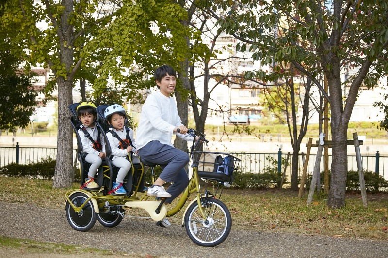 ふたごじてんしゃ電動アシスト もみのき色 チャイルドシート2つセット