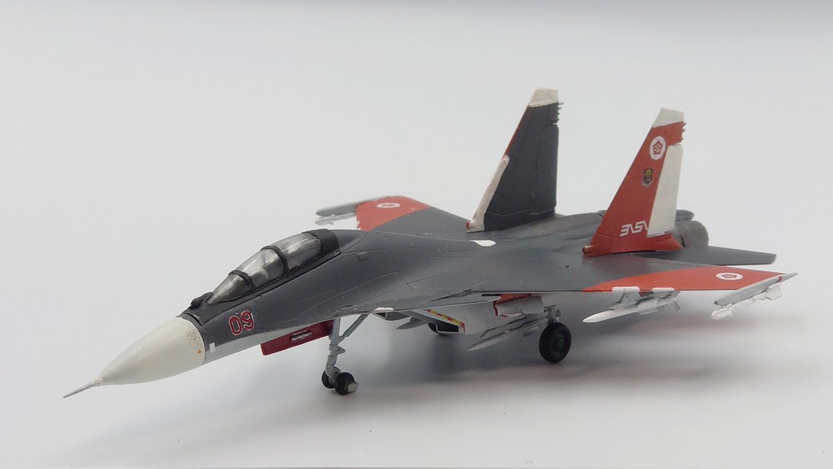 トランペッター 1/144 Su-30 エースコンバット7 のミハイ機として製作