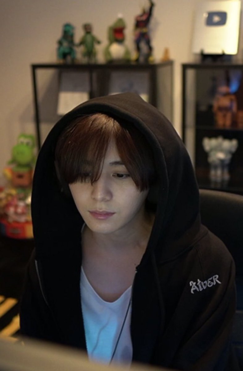 LEOの遊び場 #山田涼介 やまちゃが着てるパーカーのブランドAIVERさ