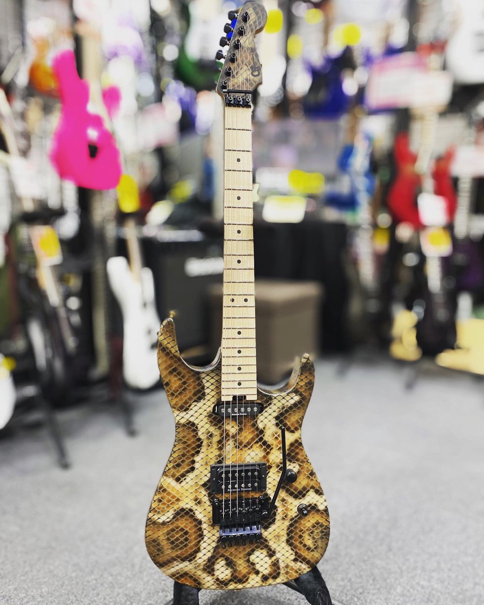 ラスト出品限定価格RATTウォーレン風ギターショップオリジナルカスタム