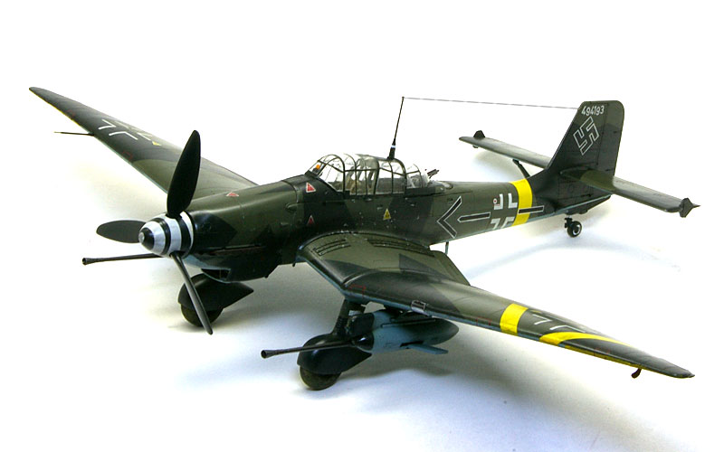 トランペッター 1/24 ドイツ軍 Ju-87D-5 シュトゥーカ プラモデル