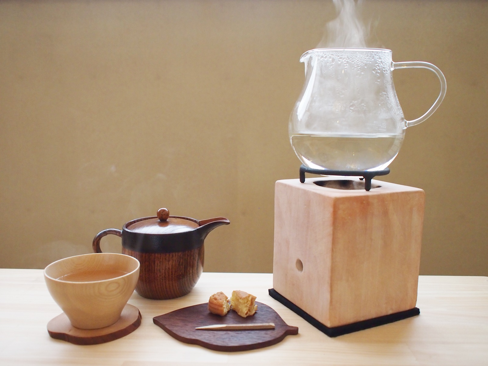 たった1本の炭を愛でる。能登発の小さな火鉢が美しい | OUTDOORDAY