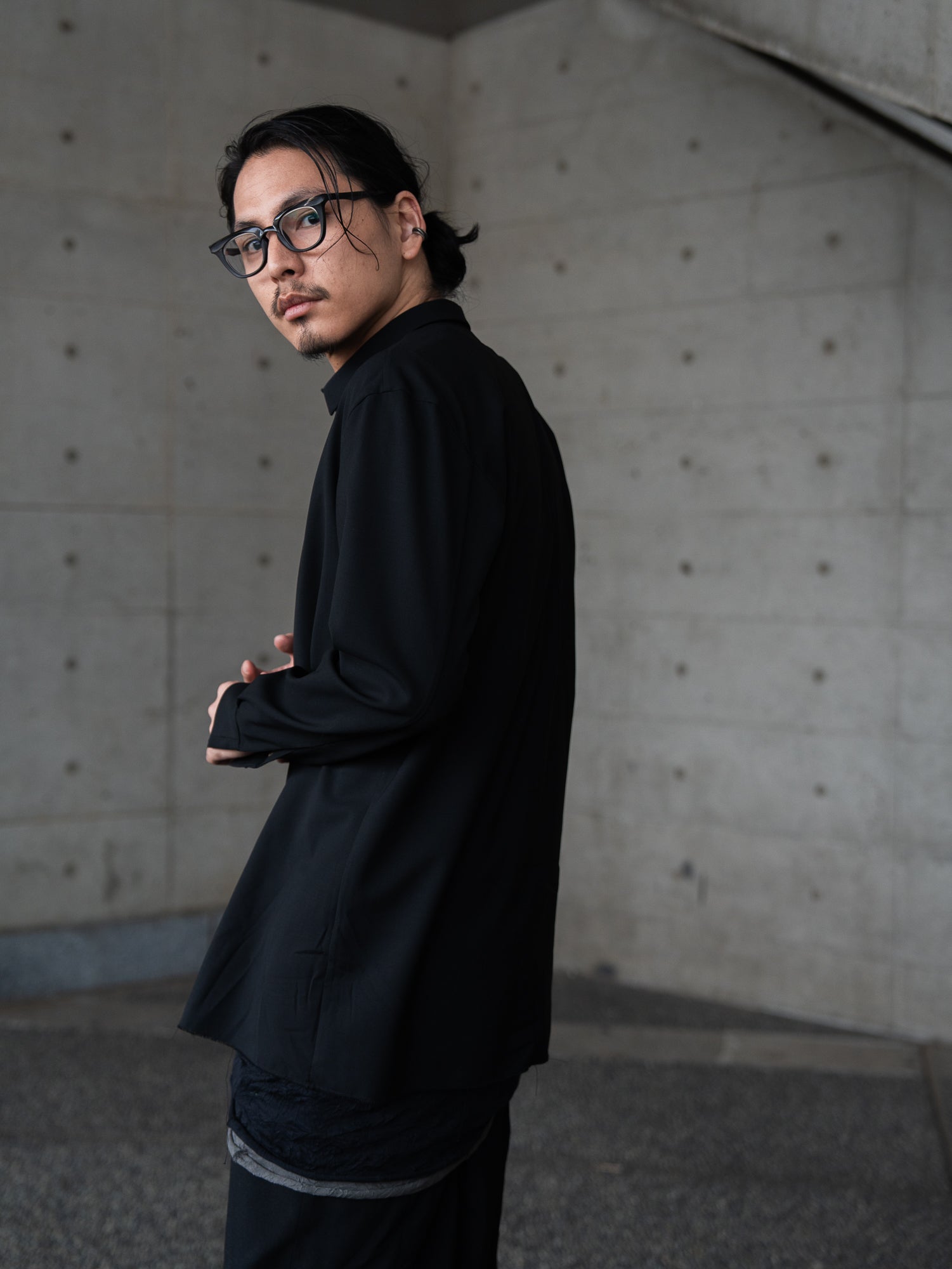 Craft Fabric Layered U-neck T-shirt【black】 – PRY