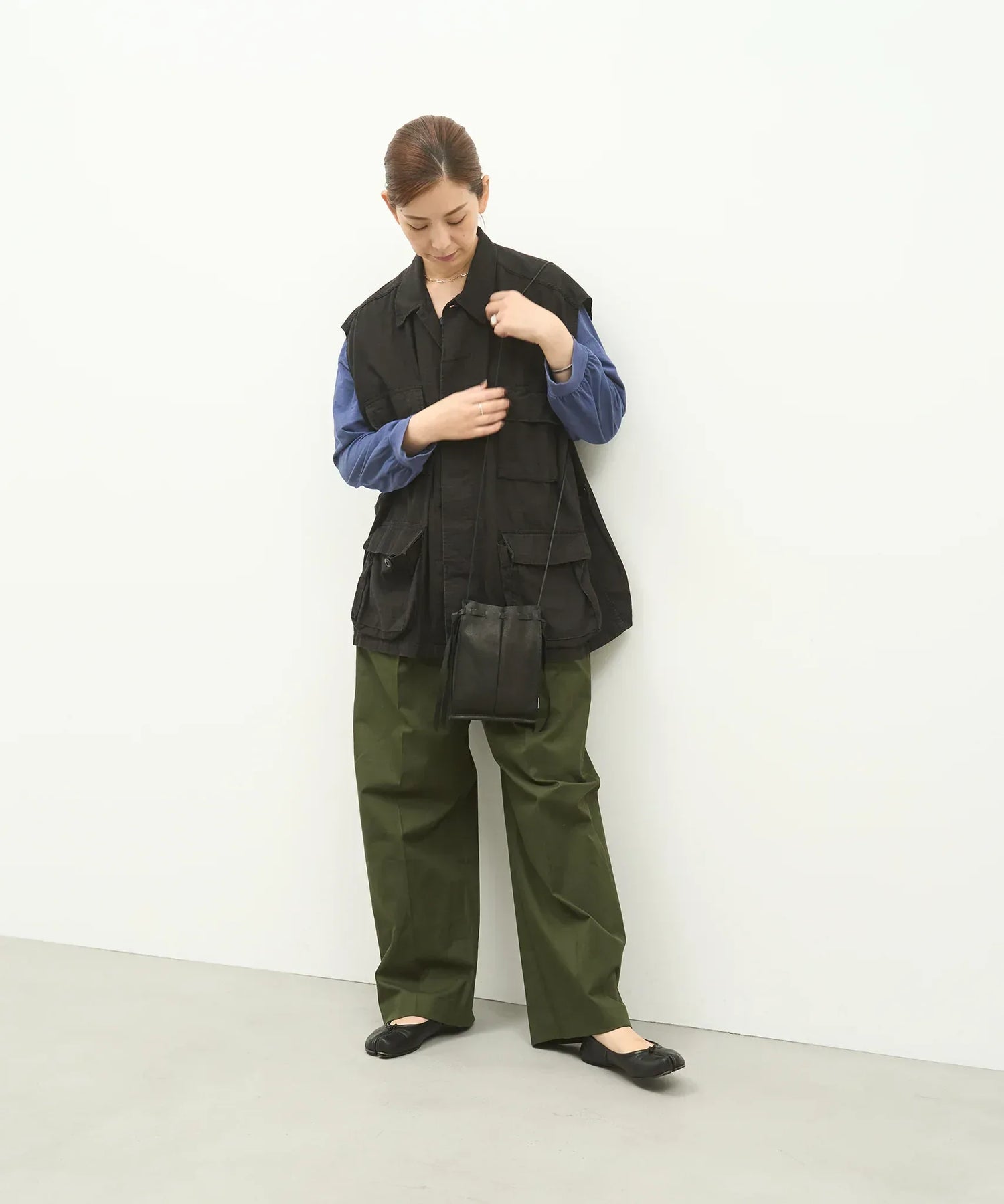 REN】アクセサリー感覚で使える豚革ショルダーバッグ - 小ぶりで男女