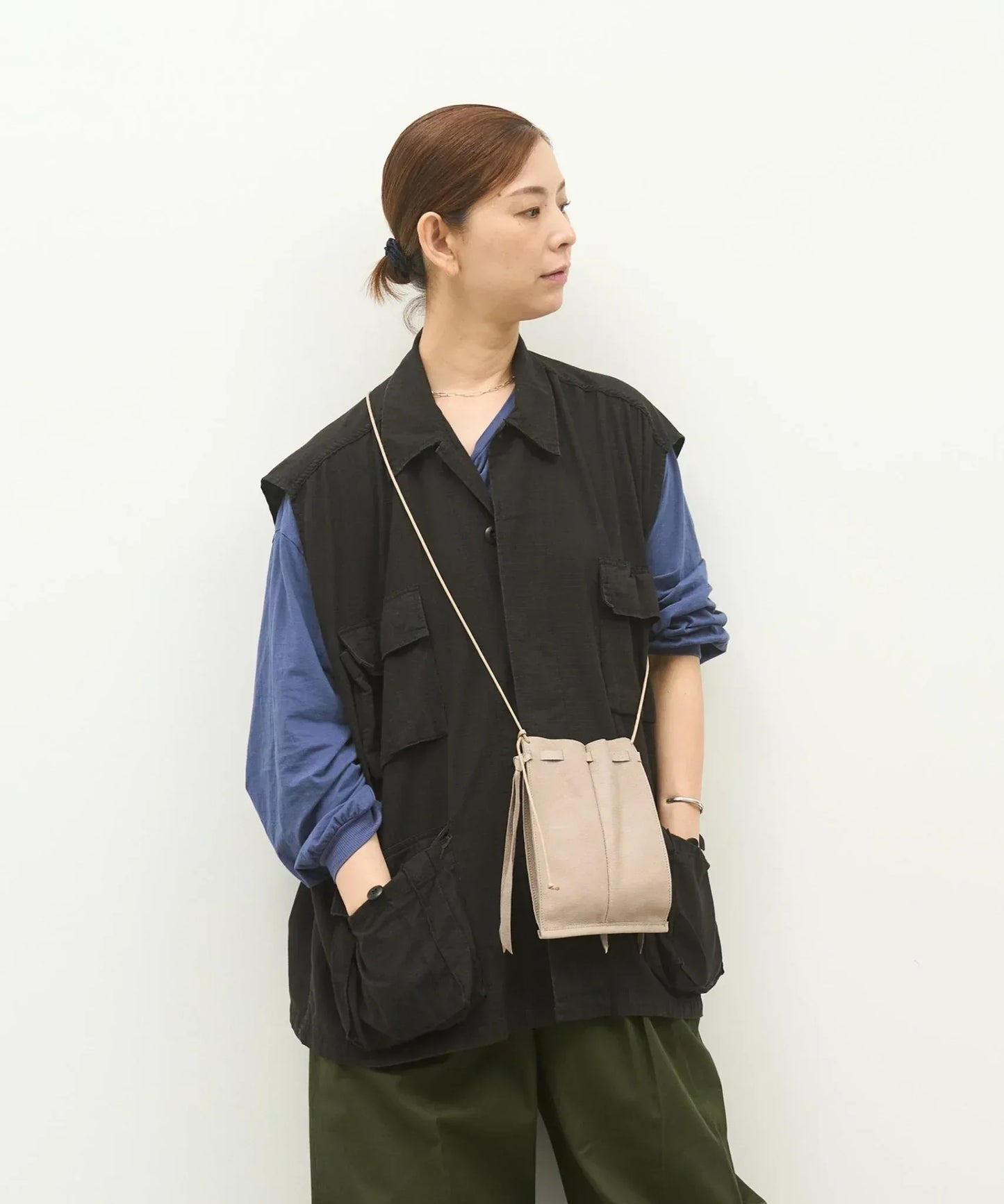 REN】アクセサリー感覚で使える豚革ショルダーバッグ - 小ぶりで男女