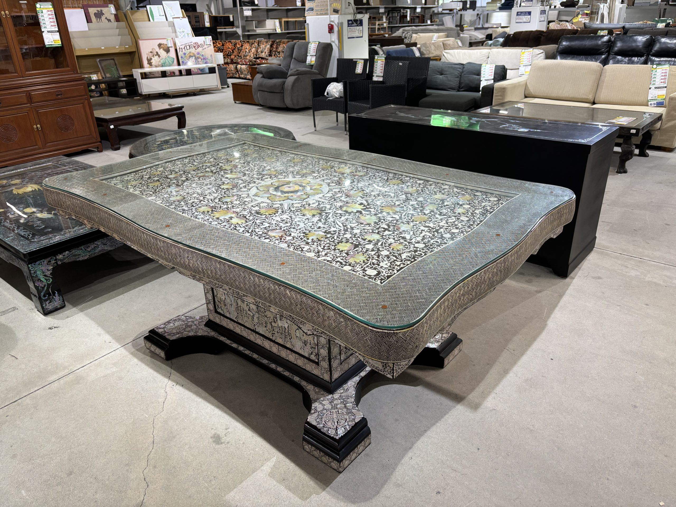 SOLD】ダイニングテーブル（螺鈿細工）（No.1220316） – 沖縄の家具