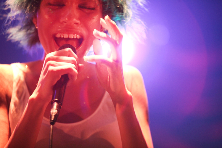 女王蜂、来年2014年より活動再開することが明らかに (2013/12/02) 邦楽