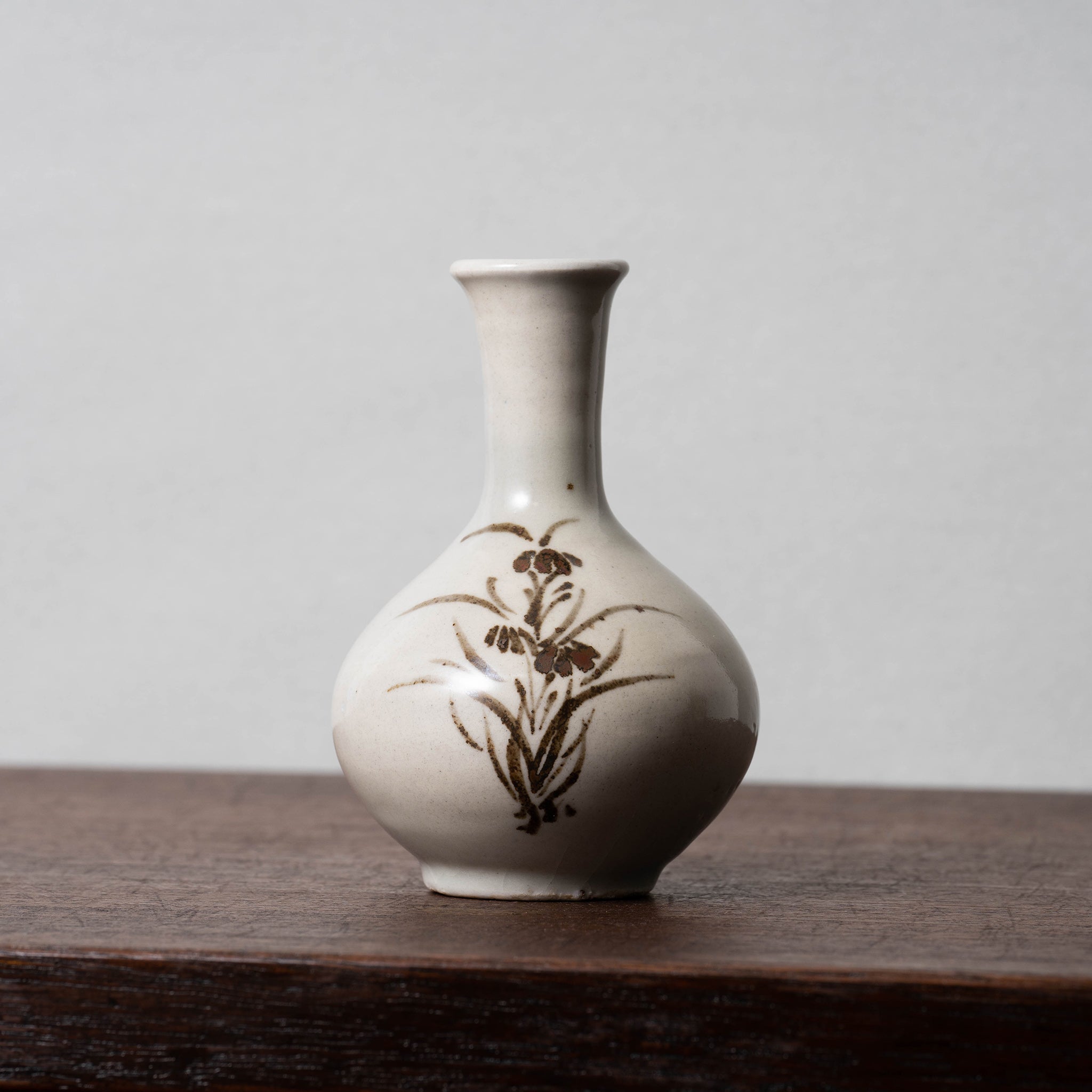 韓国美術 高麗～李朝時代 青磁 鉄絵唐草文 三獣頭壺 花瓶