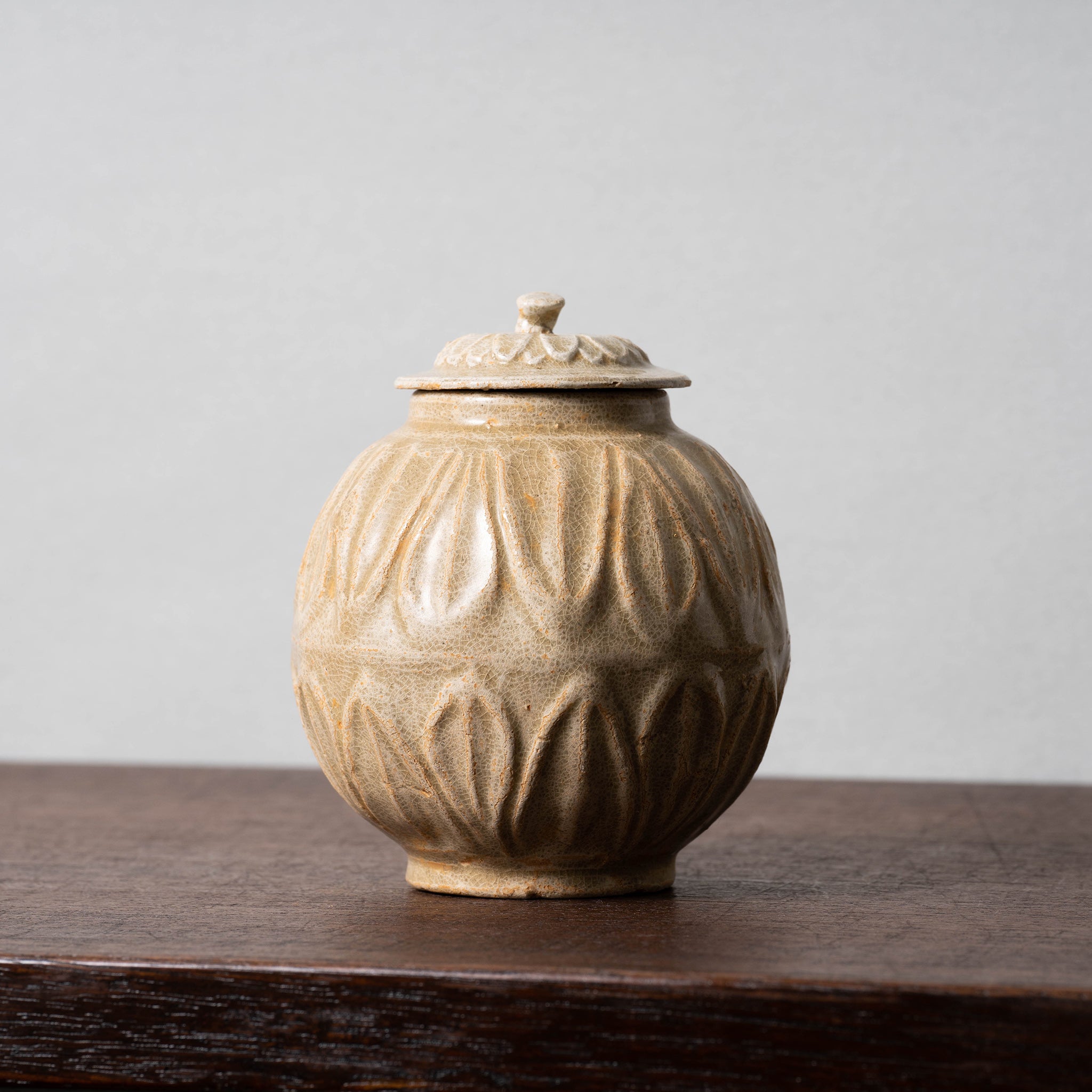 中国 唐時代 越州窯 青磁 虎貼花文 皈依瓶 日月壺