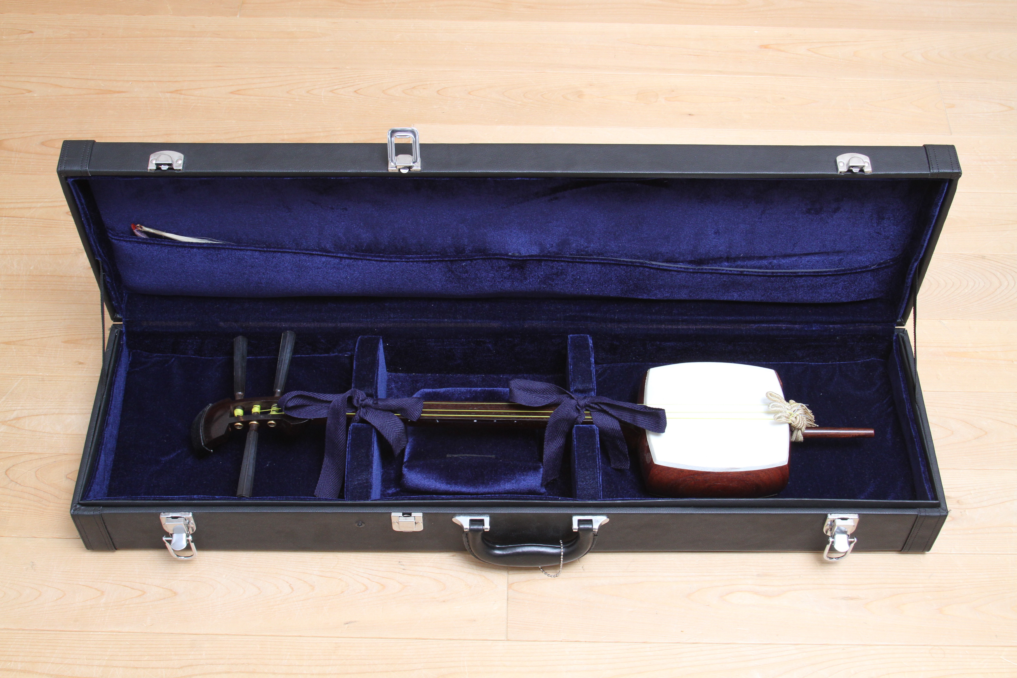 弦楽器 三味線 ハードケース付 調子笛、弦など付属（S1-2） 【公式通販】