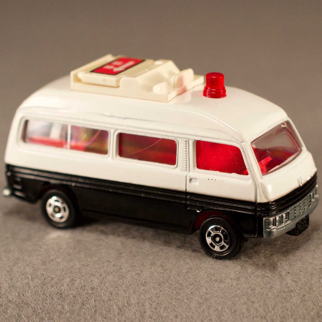 ミニカー トミカ 日産（ニッサン NISSAN） キャラバン パトロールカー