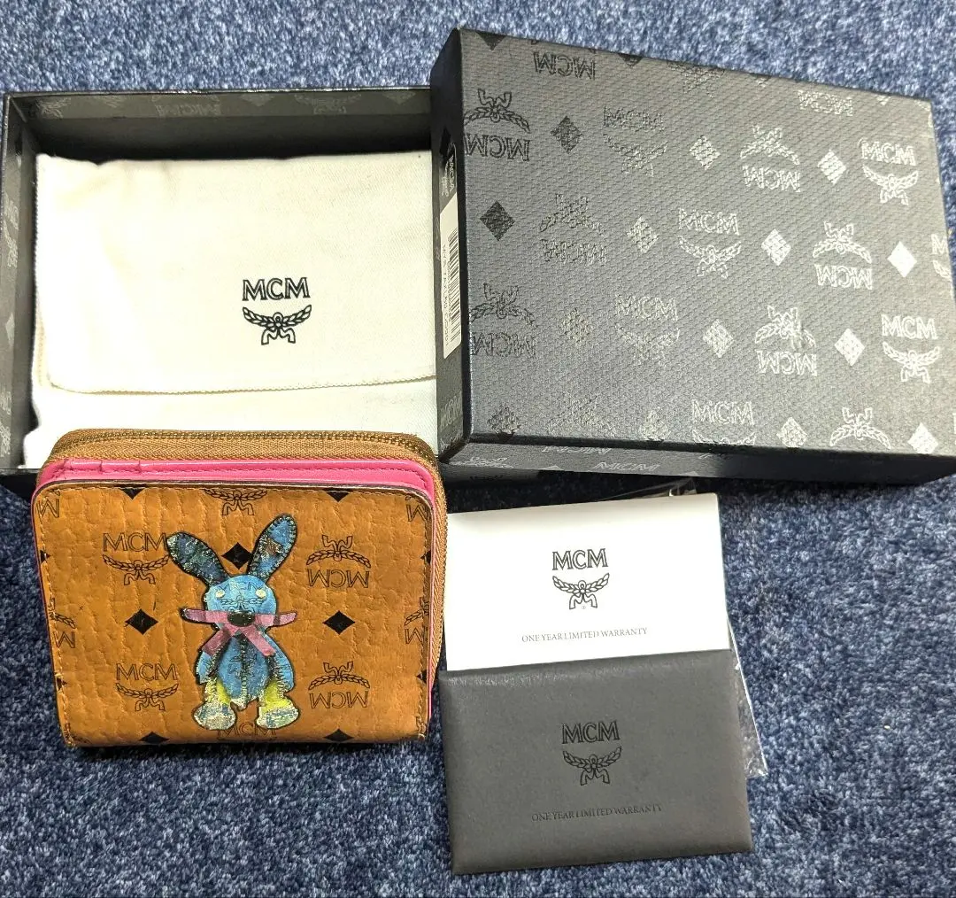 MCM ラビット プリント パスポート財布