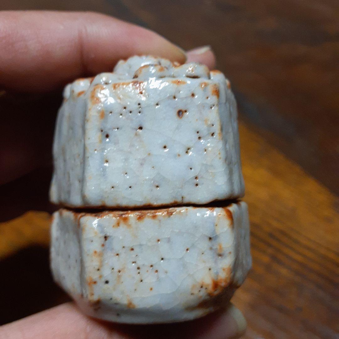 幻の桃山絵志野菊文香合