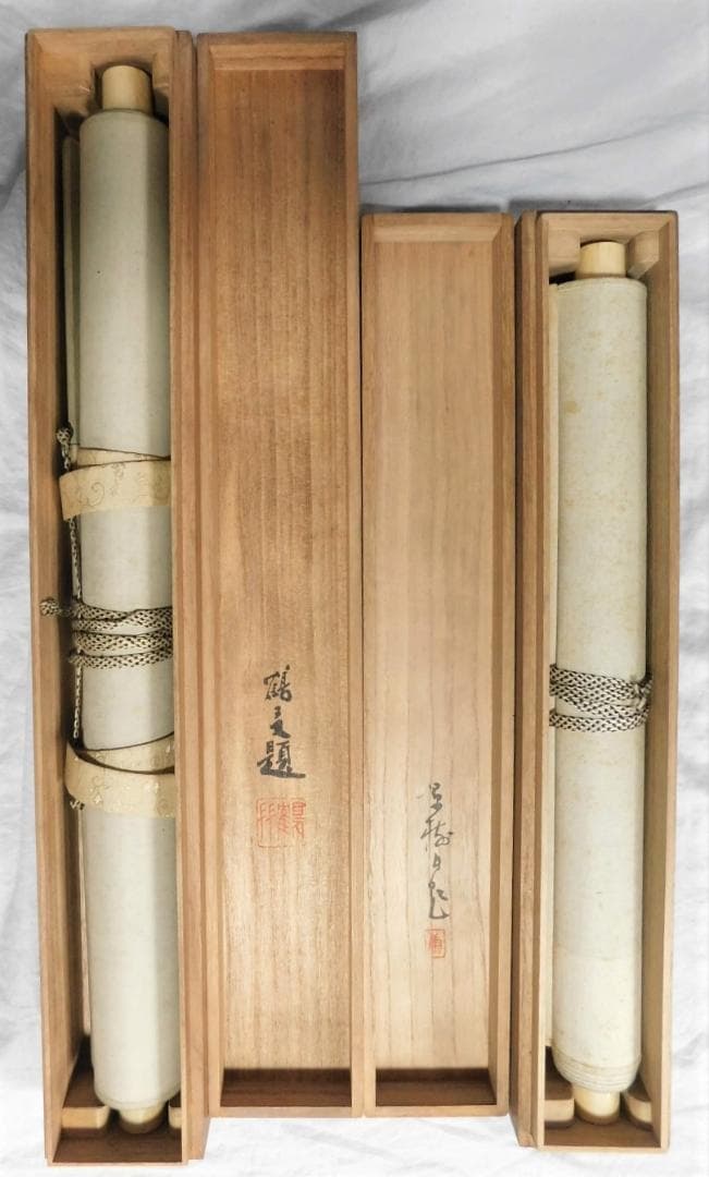 2310　　猛虎図と明月図の掛軸2本