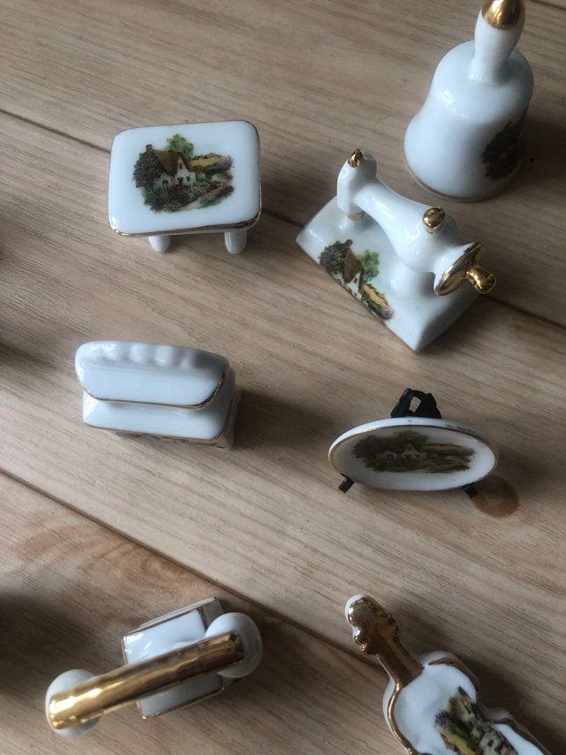 ミニチュアコレクション木製ケース付き、陶器セット 壁掛け、置き