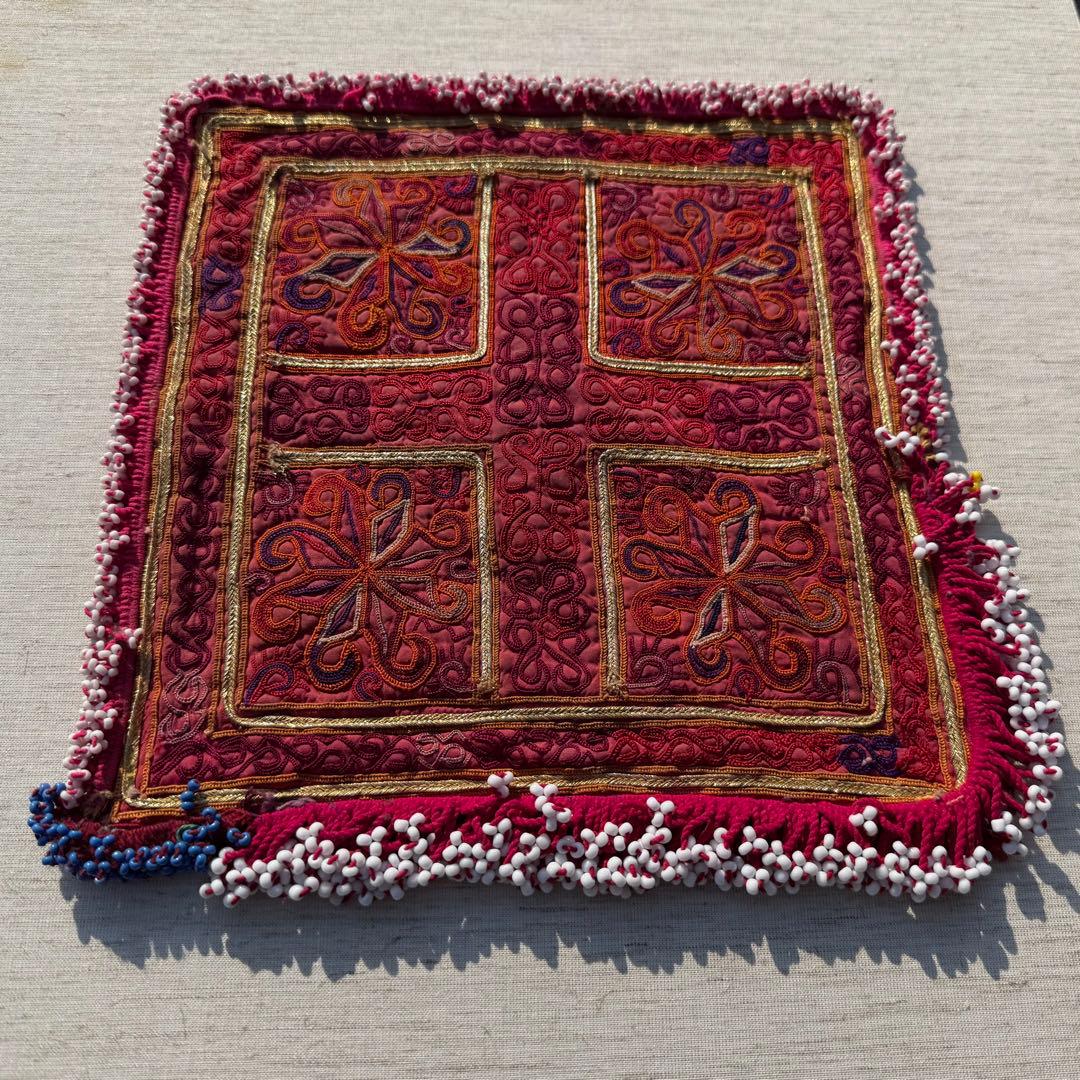 アフガニスタン 手仕事 民藝 装飾的な刺繍 ビーズ アートフレーム