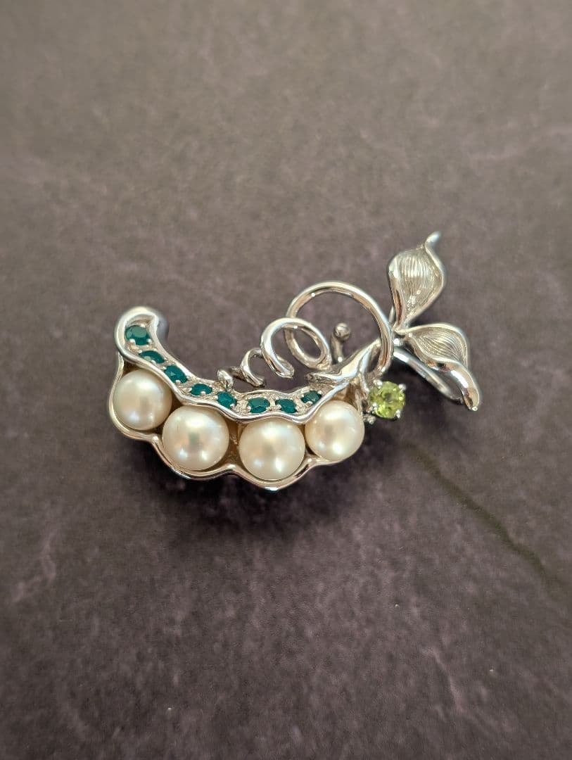 本真珠とエメラルドのブローチ ペンダントトップ シルバー製 美品