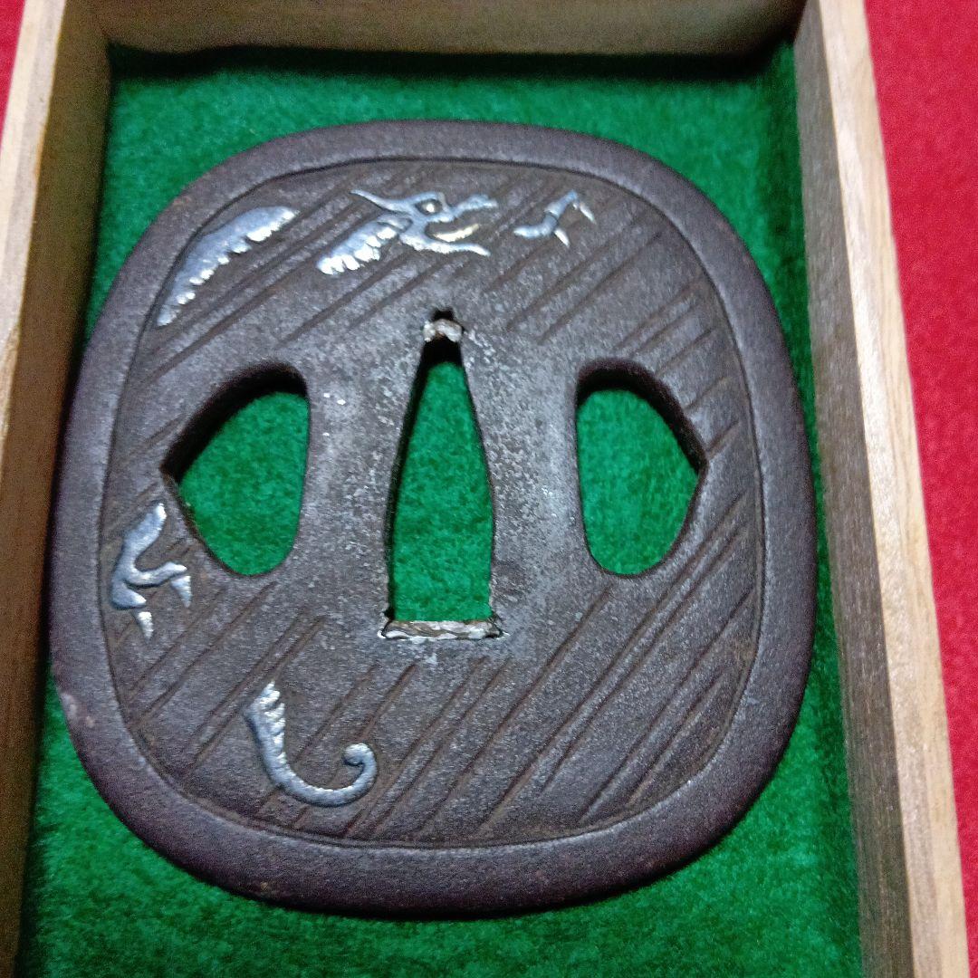 鉄製 鍔 表の龍は金、銀象嵌　裏の龍は銀象嵌　木箱付き