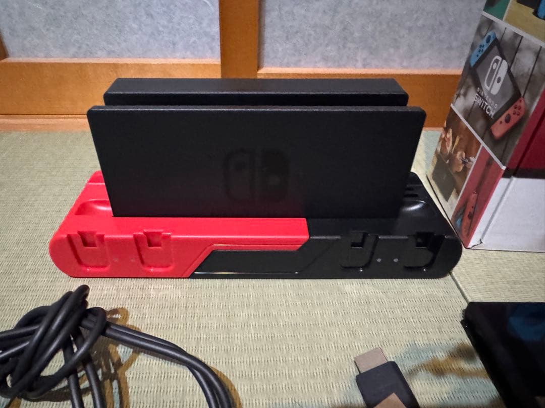 Nintendo Switch 本体 箱あり 付属品完備 ジョイコン4つ