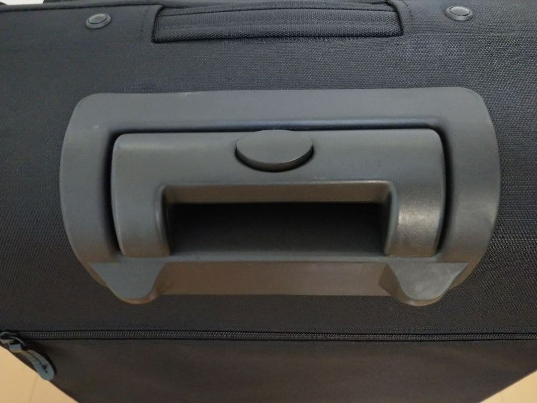 無印良品 四輪キャリーバッグ 黒 特大 58リットル スーツケース 廃盤品