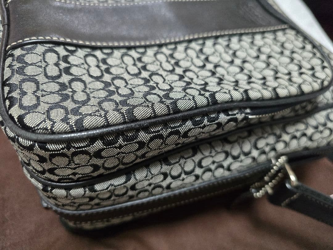 コーチ ミニシグネチャー 斜め掛け可 ショルダーバッグ ブラック グレー