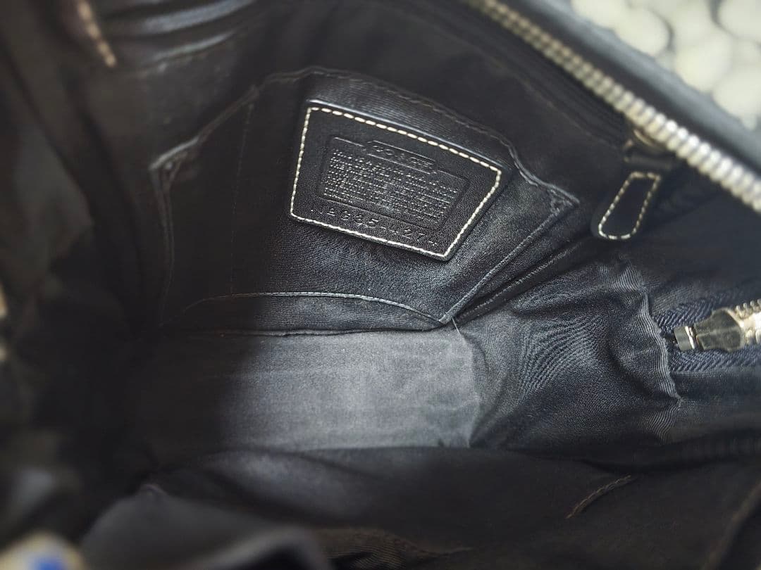 コーチ ミニシグネチャー 斜め掛け可 ショルダーバッグ ブラック グレー