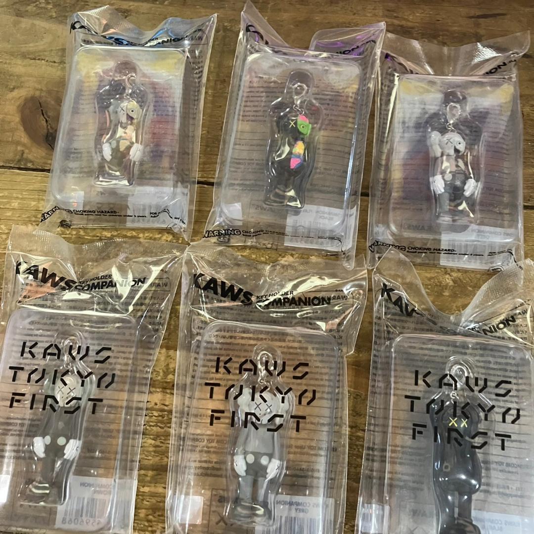 KAWS COMPANION FLAYED キーホルダー カウズ コンパニオン