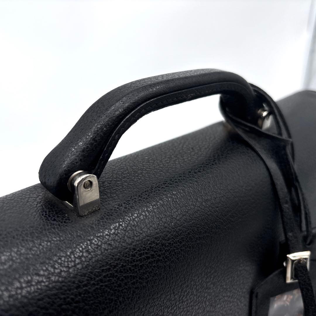 【極美品】フェラガモ　ブリーフケース　ビジネスバッグ　レザー　革　金具　鍵付　黒