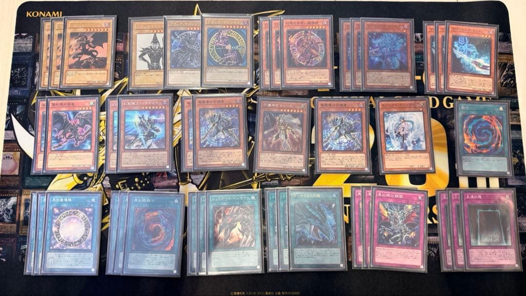 遊戯王引退品 ブルーアイズデッキ、ブラックマジシャンデッキ等