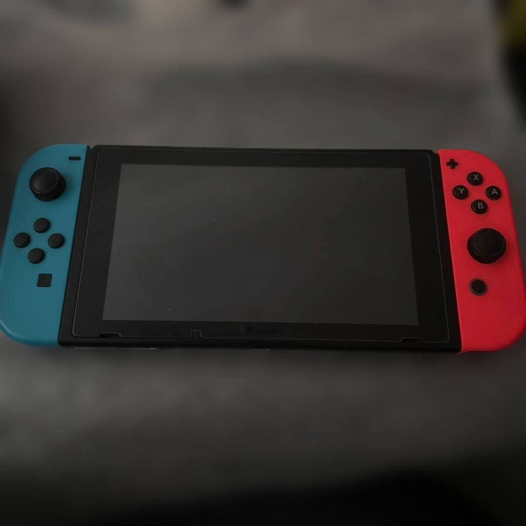 Nintendo Switch 本体　青と赤のJoy-Con