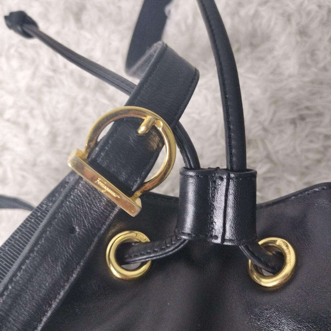 美品✨フェラガモ 巾着 ショルダーバッグ ヴァラ ガンチーニ ブラック