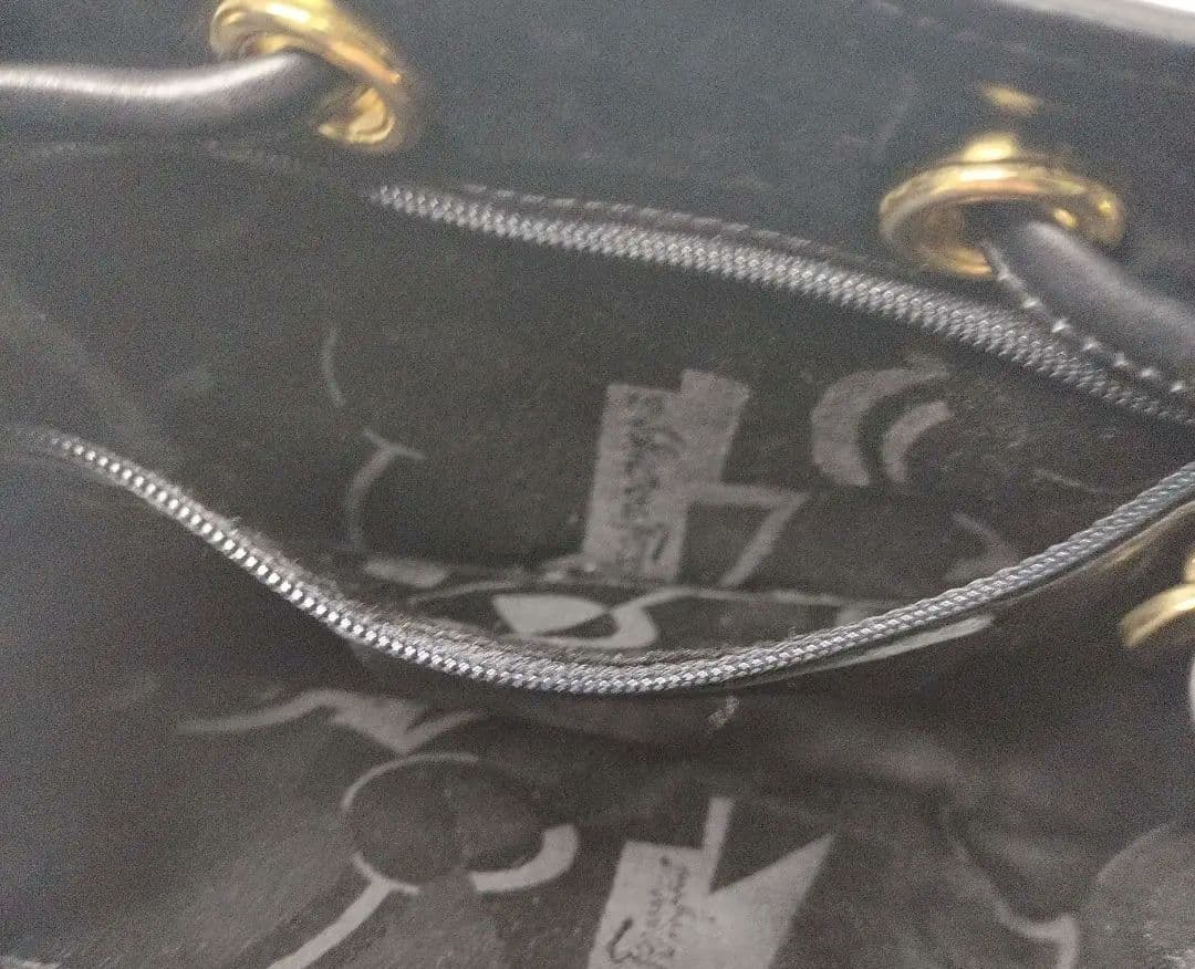 美品✨フェラガモ 巾着 ショルダーバッグ ヴァラ ガンチーニ ブラック