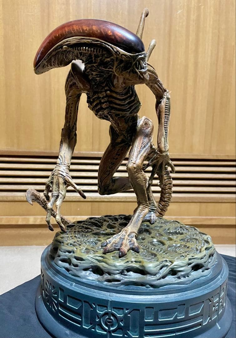 カ*シ様 【美品/元箱なし】SIDESHOW製 エイリアン4版ゼノモーフ スタチ
