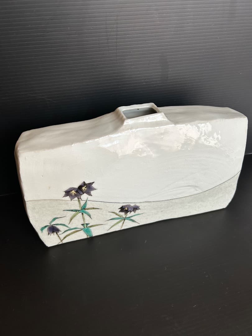 『野駒黒百合図 花生け』 (南繁正 作)