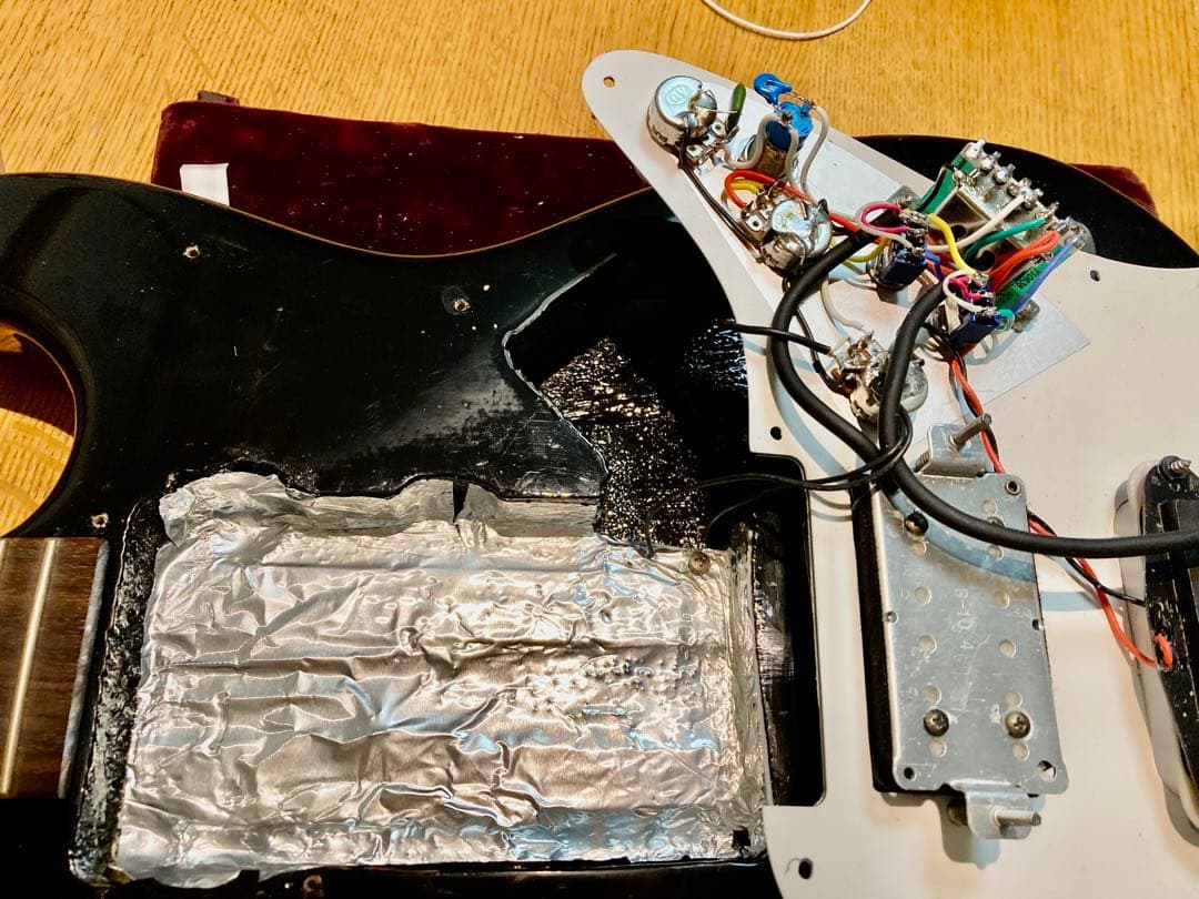 ☆Mavis STピックアップ構成をHSHに変更改造し多彩な音色を実現 - メルカリ