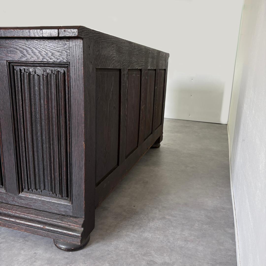 ゴシック様式 リネンフォールド ブランケットボックス