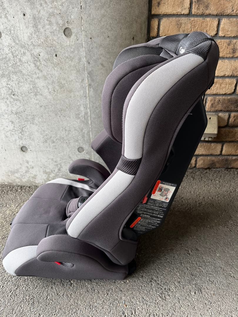 Combi ジョイトリップ エアスルー GLチャイルドシート　ジュニアシート①