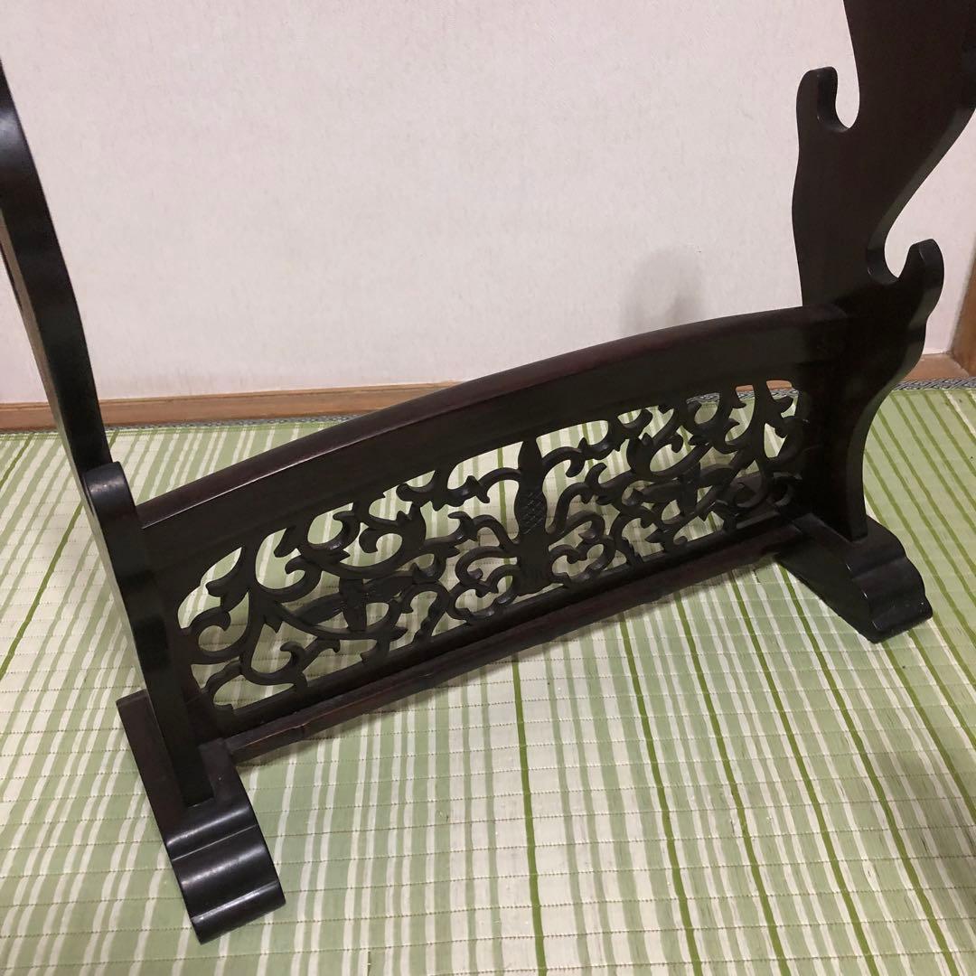刀台　刀掛け　台座　飾り台　木製　刀立て　刀置き　模造刀置き　水牛の角置　唐木風