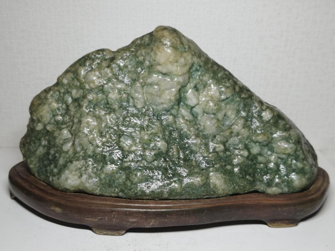 ラベ緑 724g 翡翠 ヒスイ 原石 鉱物 鉱石 鑑賞石 自然石 誕生石 水石