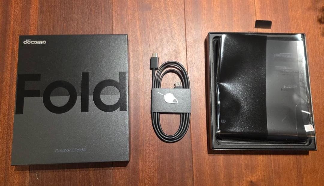 docomo Galaxy Z Fold 4 本体