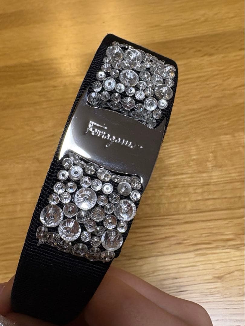 フェラガモ　ブラックカチューシャ