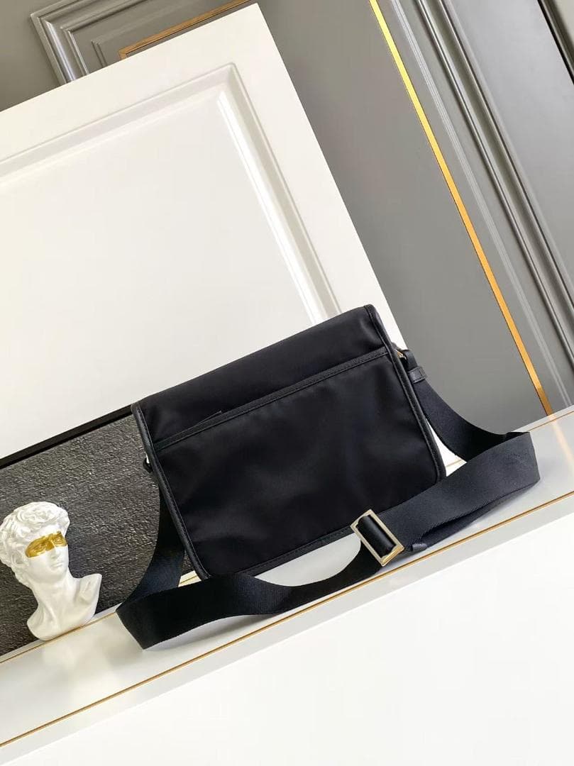 ノベルティ商品　メンズ　ブラック　ショルダーバッグ　ハンドバッグ