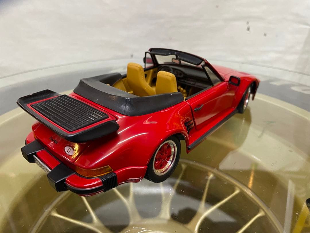 ポルシェ930 ターボ　1/18スケール
