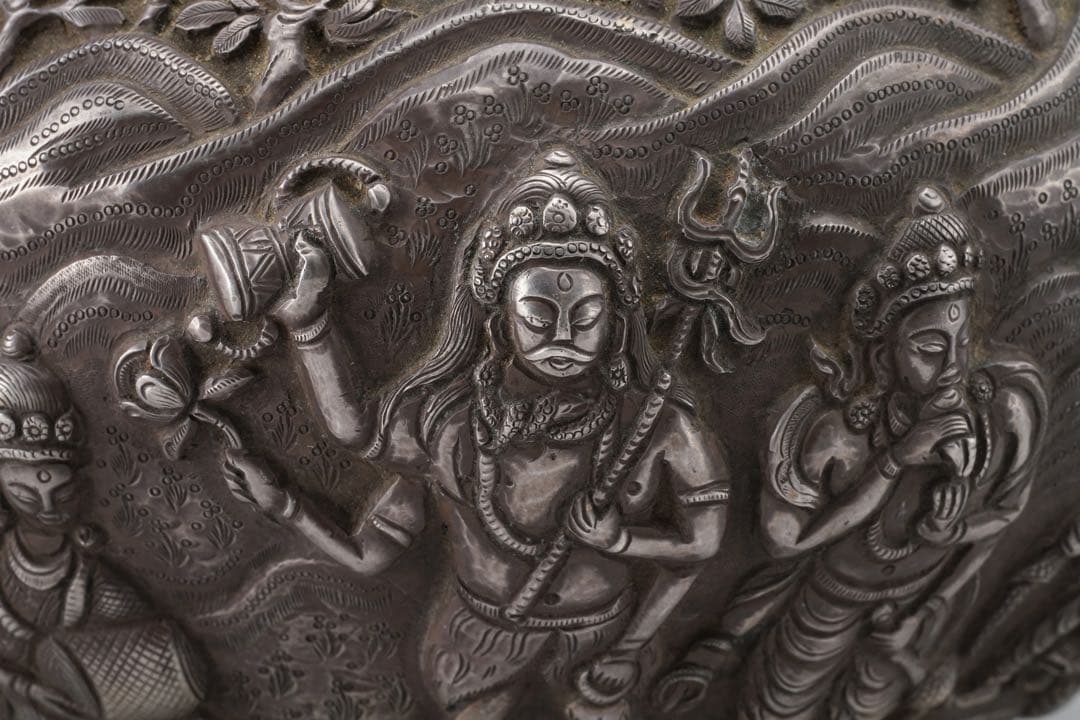 仏教美術 純銀 鎏金 650g 仏教人物図 鉢 仏具 チベット ネパール 時代