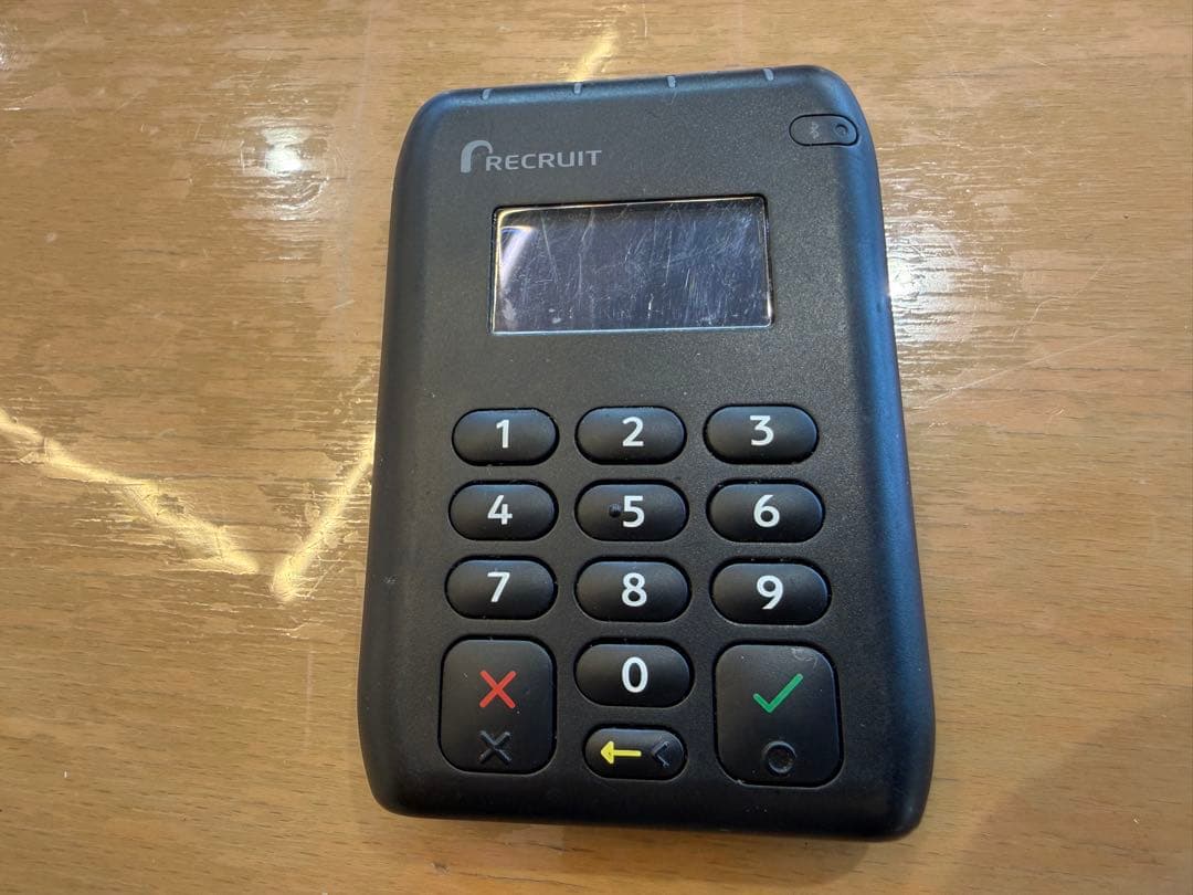 通電のみ RECRUIT リクルート エアペイ カードリーダー - メルカリ