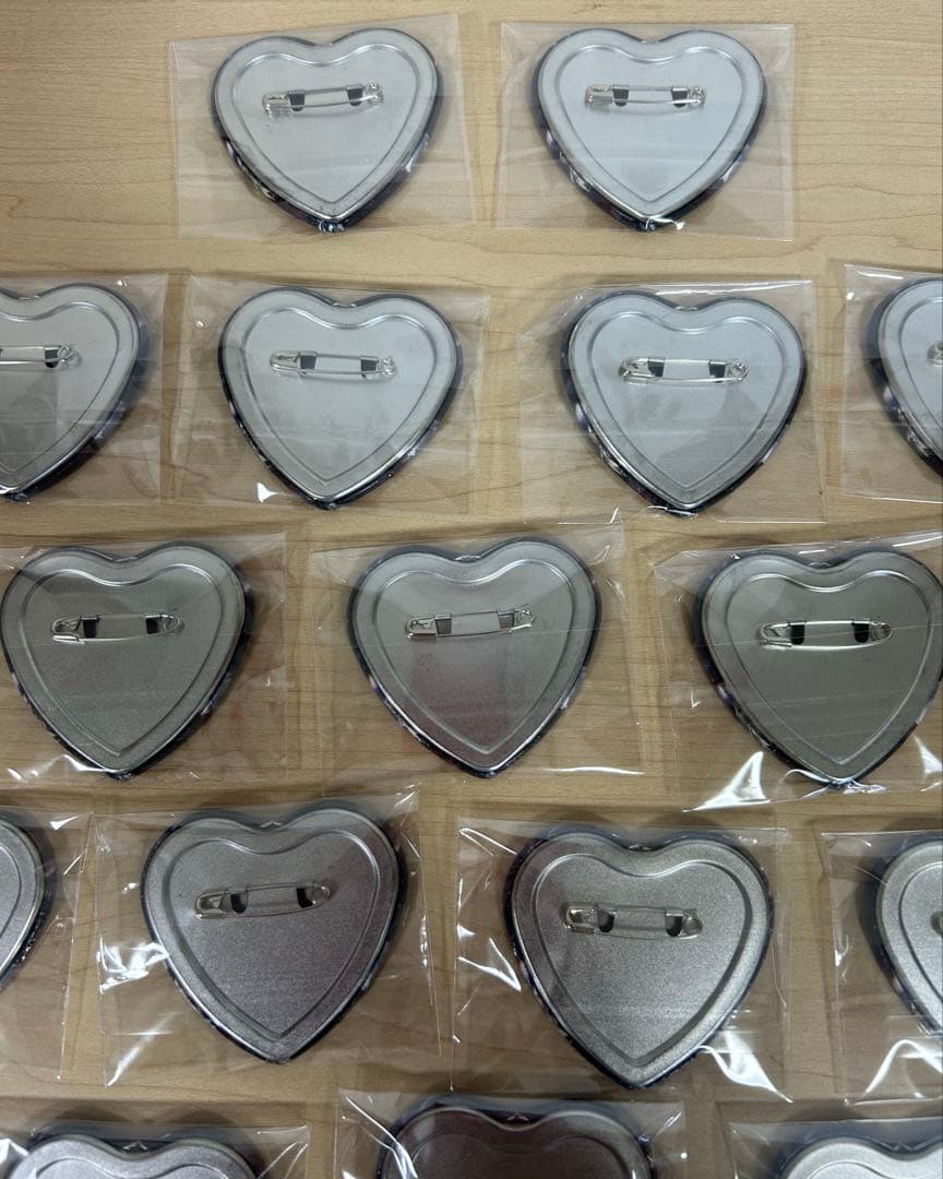 にじさんじ ハート型缶バッジ セット。