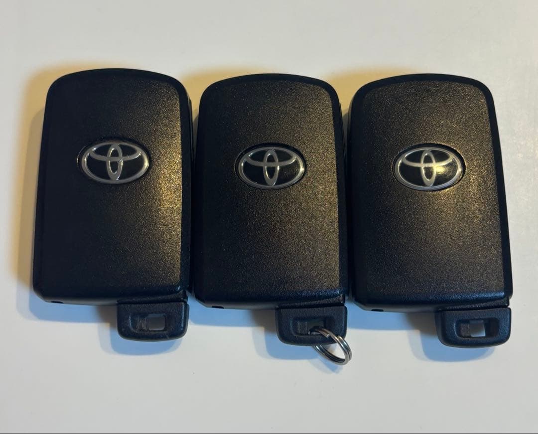 TOYOTA トヨタ　4つボタン　スマートキー　黒基盤　まとめ売り