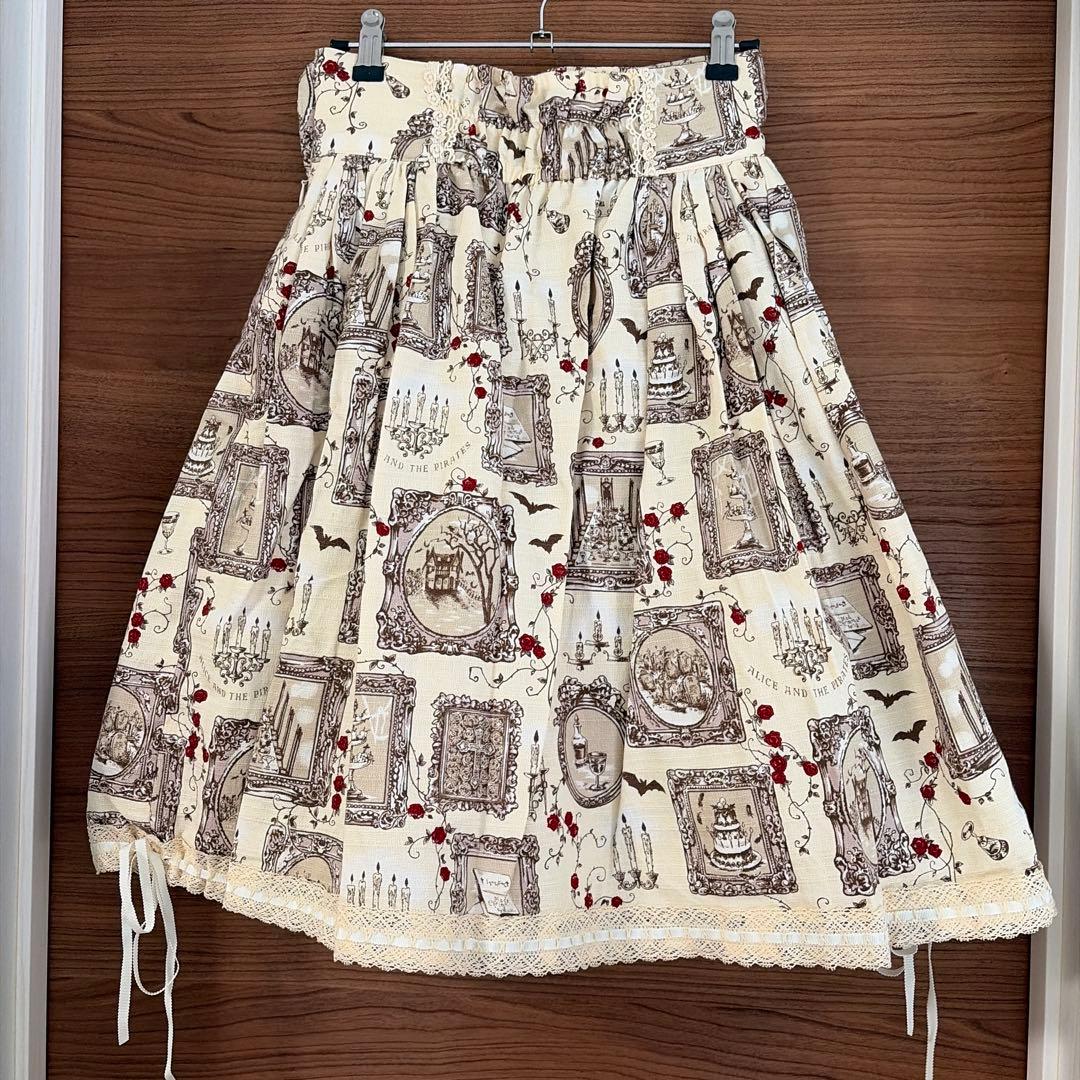 薔薇と額縁柄　スカート